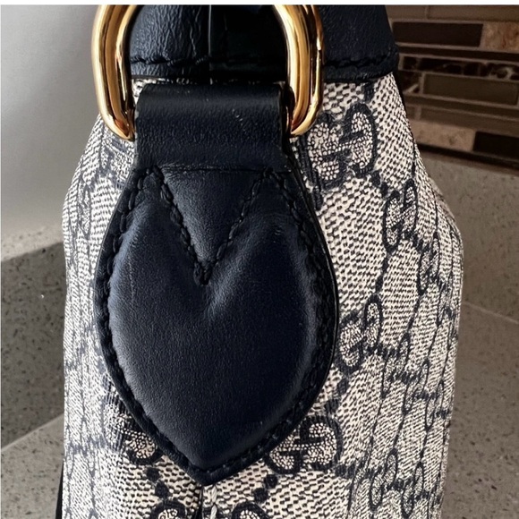 Gucci Medium Shoulder Bag - Picture 13 of 13